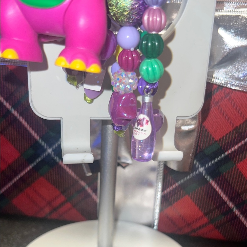 Barney Keycharm - Picture 3 of 3